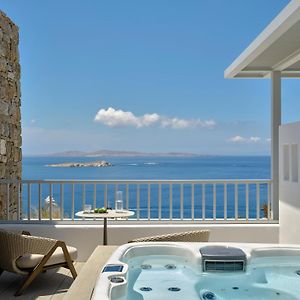 DELTA Room Outdoor Hot Tub & Sea View