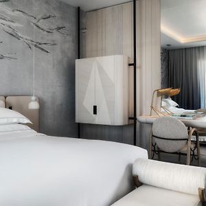 DELTA Room Outdoor Hot Tub & Partial Sea View